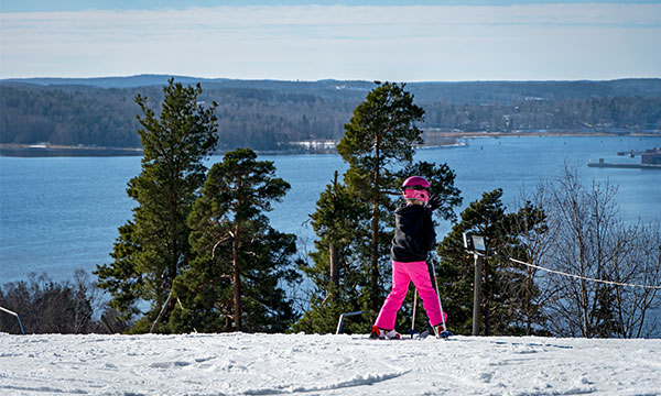 Slalomåkare i Ålviksbacken
