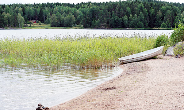 Båt vid Sparnäs badplats