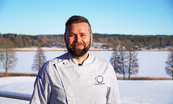 Bild på Robin Andersson som driver Restaurang Sjöskafferiet